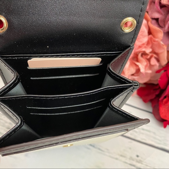 Multifunctional Vegan Leather Crossbody Purse - Picture 8 of 16